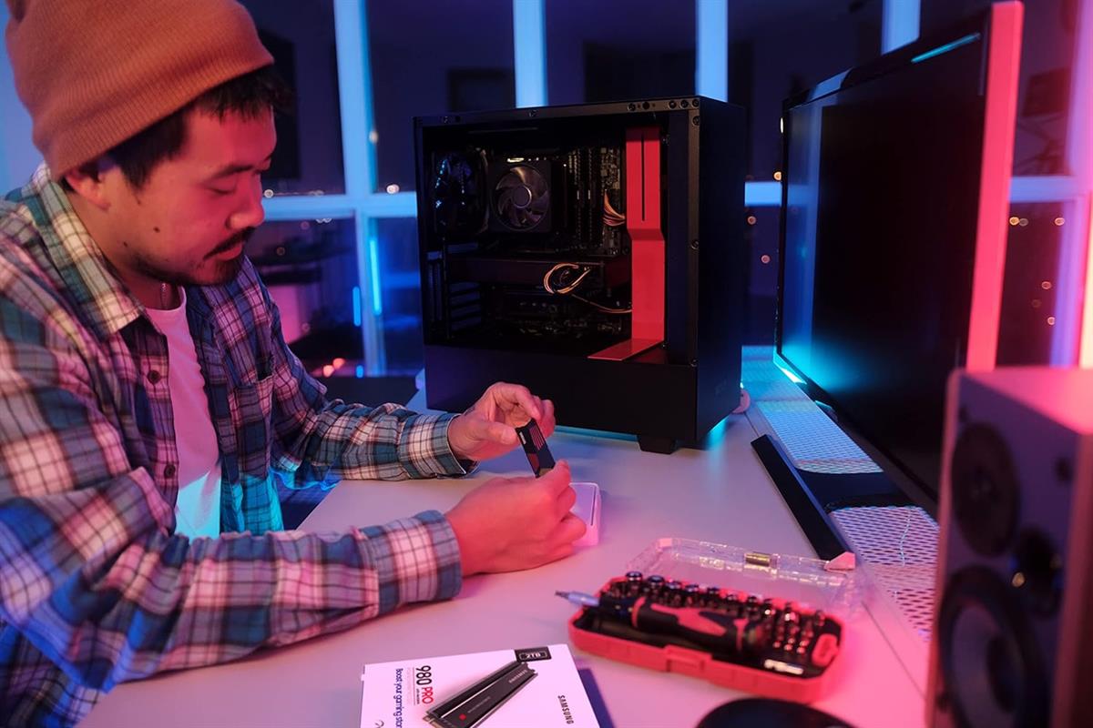 Samsung 990 PRO w/ Heatsink 4TB Gen4 M.2 NVMe SSD - PakByte Computers